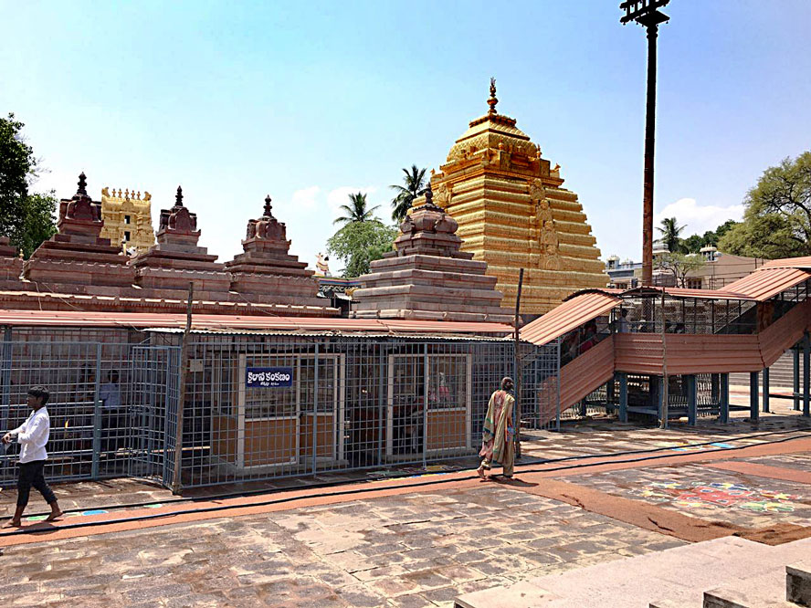 Inside Shri Mallikarjuna Jyotirlinga Temple